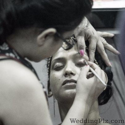 Get Stunning by Monika Makeup Artists weddingplz