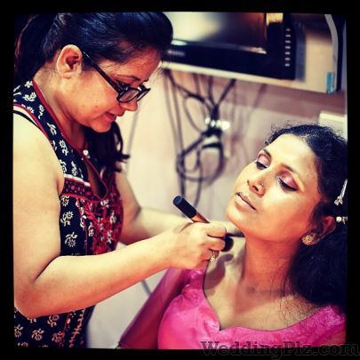 Get Stunning by Monika Makeup Artists weddingplz