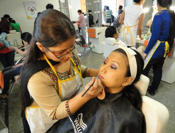 Get Stunning by Monika Makeup Artists weddingplz