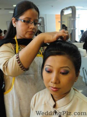 Get Stunning by Monika Makeup Artists weddingplz