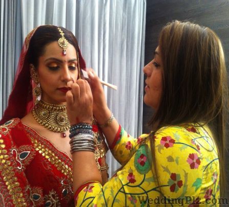 Tanu Singh Professional Makeup Artist Makeup Artists weddingplz