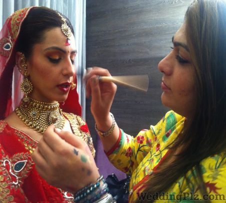 Tanu Singh Professional Makeup Artist Makeup Artists weddingplz
