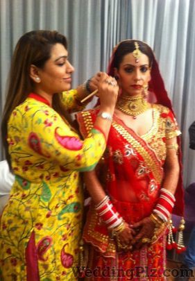 Tanu Singh Professional Makeup Artist Makeup Artists weddingplz