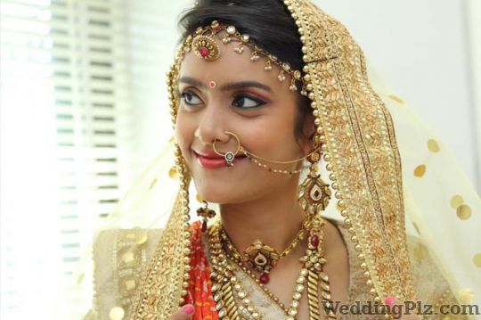 Hinal Mehta Makeup Artist Makeup Artists weddingplz