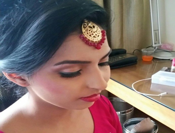 Wow Makeup Artist Reena Makeup Artists weddingplz