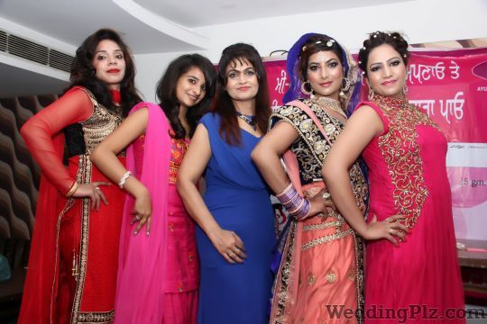 Makeup Guru Neeru Mahajan Makeup Artists weddingplz