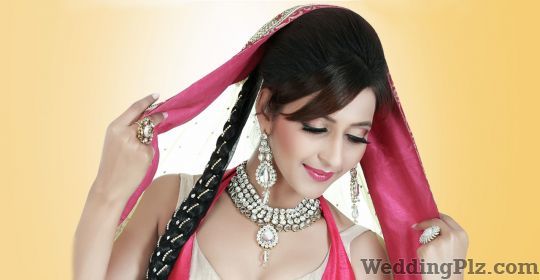 Preeti and Pooja Makeovers Makeup Artists weddingplz