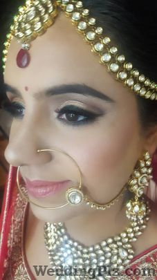 Brushes and More by Parul Duggal Makeup Artists weddingplz