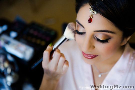 Kunjan Soni Makeup Artists weddingplz
