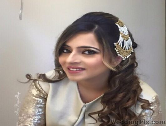 Priya Aliya Akhaney Makeup Artists weddingplz