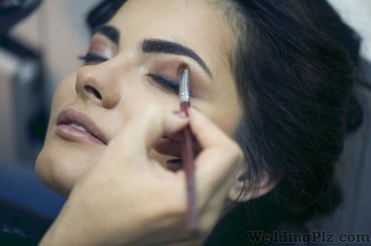 Sarrah Mukadam Makeup Artists weddingplz