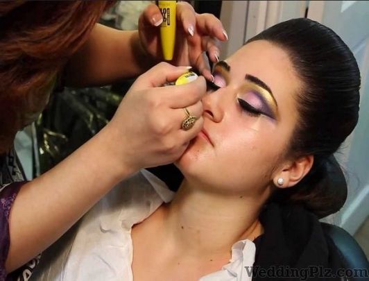 Shivani Sheth Makeup Artists weddingplz