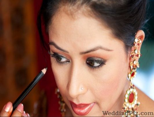 Vous Salon by Sneha Makeup Artists weddingplz