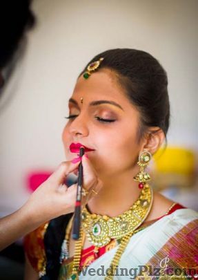 Yani Shrivastava Makeup Artist Makeup Artists weddingplz