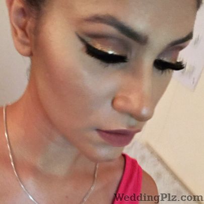 Makeup Love by Rehat Makeup Artists weddingplz