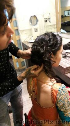 Alvis Unisex Salon Makeup Artists weddingplz