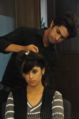 Alvis Unisex Salon Makeup Artists weddingplz