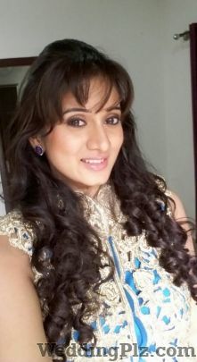 MakeUp and Hair by Gayatri Makeup Artists weddingplz
