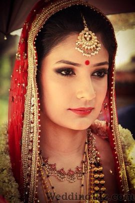 MakeUp and Hair by Gayatri Makeup Artists weddingplz