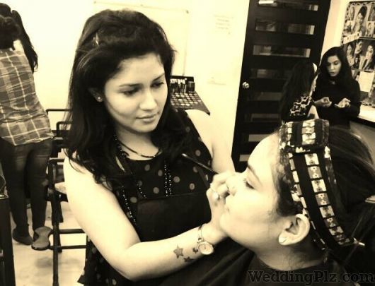 Makeovers by Neha Makeup Artists weddingplz