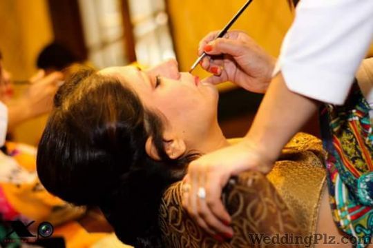 Hema Thakur Makeovers Makeup Artists weddingplz