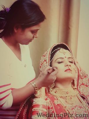 The Signature Designer Makeovers Makeup Artists weddingplz