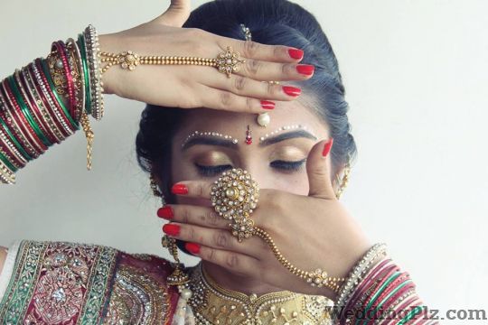 Kanchi Dodhia Makeup and Hair Artist Makeup Artists weddingplz
