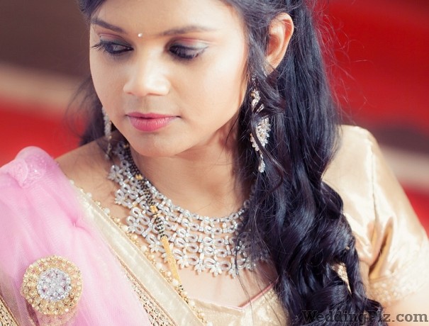 Kanchi Dodhia Makeup and Hair Artist Makeup Artists weddingplz