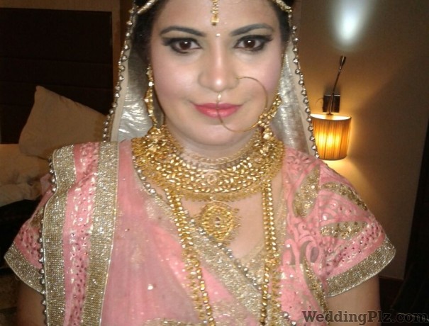 Parivartan The Beauty Expert Makeup Artists weddingplz