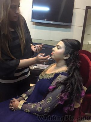 Aarti Makker Makeup Artist Makeup Artists weddingplz