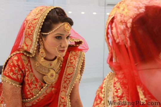 Kitty Dhupar Makeup Artist Makeup Artists weddingplz