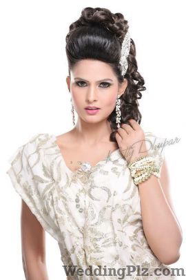 Kitty Dhupar Makeup Artist Makeup Artists weddingplz