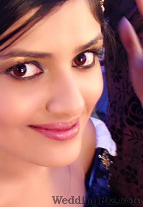 Kitty Dhupar Makeup Artist Makeup Artists weddingplz
