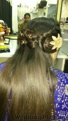 Meenakshi Ahuja Makeover Studio Makeup Artists weddingplz