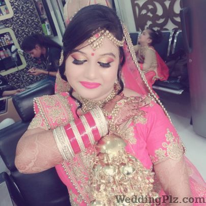 Meenakshi Ahuja Makeover Studio Makeup Artists weddingplz