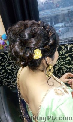Meenakshi Ahuja Makeover Studio Makeup Artists weddingplz