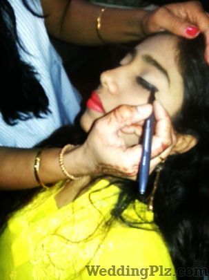 Mohsina Tufail Makeup Artists weddingplz