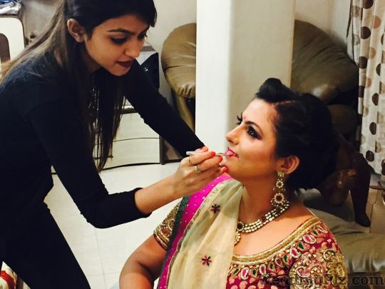 Raashi Thakars Hairstyling And Makeup Makeup Artists weddingplz