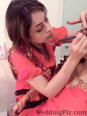 Supria Arora Makeovers Makeup Artists weddingplz