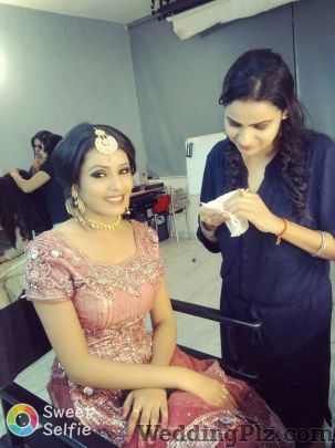 Supria Arora Makeovers Makeup Artists weddingplz