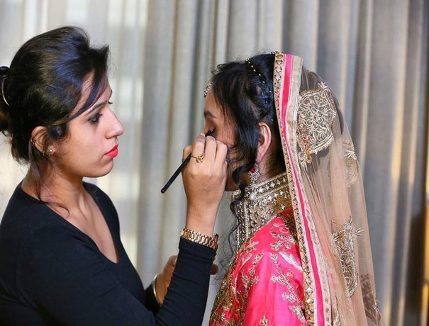 Makeovers By Aanchal Arora Makeup Artists weddingplz