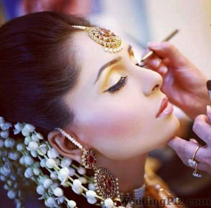 Gagz Brar Makeovers Makeup Artists weddingplz