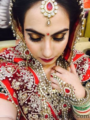 Inaya Makeovers By Neha Gupta Makeup Artists weddingplz