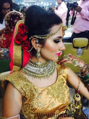 Inaya Makeovers By Neha Gupta Makeup Artists weddingplz