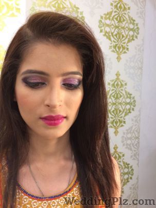 Inaya Makeovers By Neha Gupta Makeup Artists weddingplz