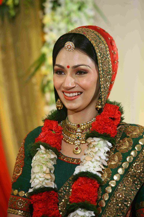 Glowup Makeup Artists weddingplz