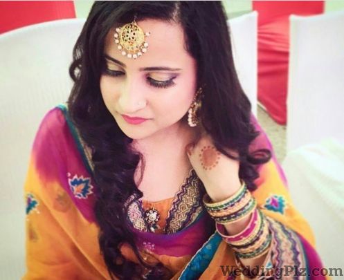Look Good by Devika Makeup Artists weddingplz