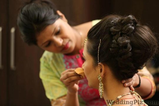 Preeti Makeup Artist Makeup Artists weddingplz