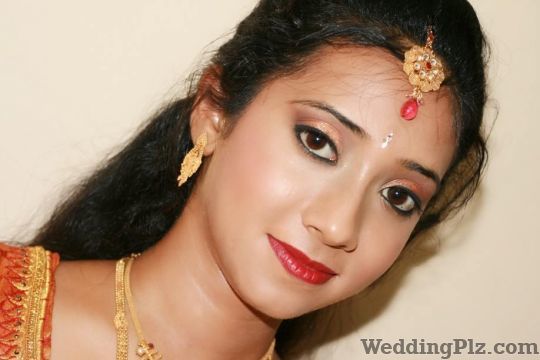 Ruchi Makeovers Makeup Artists weddingplz