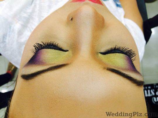 Makeover By Farha Makeup Artists weddingplz
